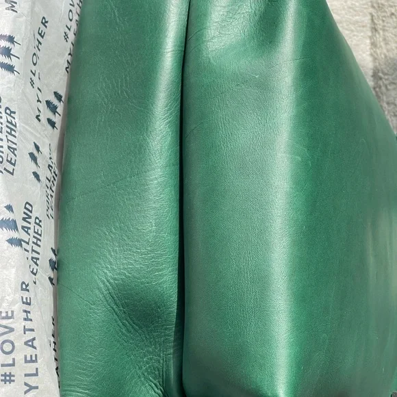 Portland Leather Medium Zipper Tote Bag OG ARUBA - Picture 12 of 13